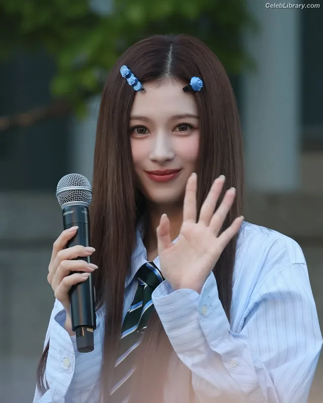 Minatozaki Sana (TWICE) photo 11 of 1069