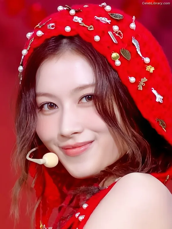 Minatozaki Sana (TWICE) photo 12 of 1069
