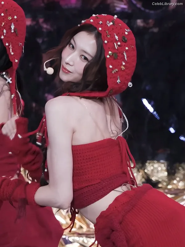 Minatozaki Sana (TWICE) photo 13 of 1069