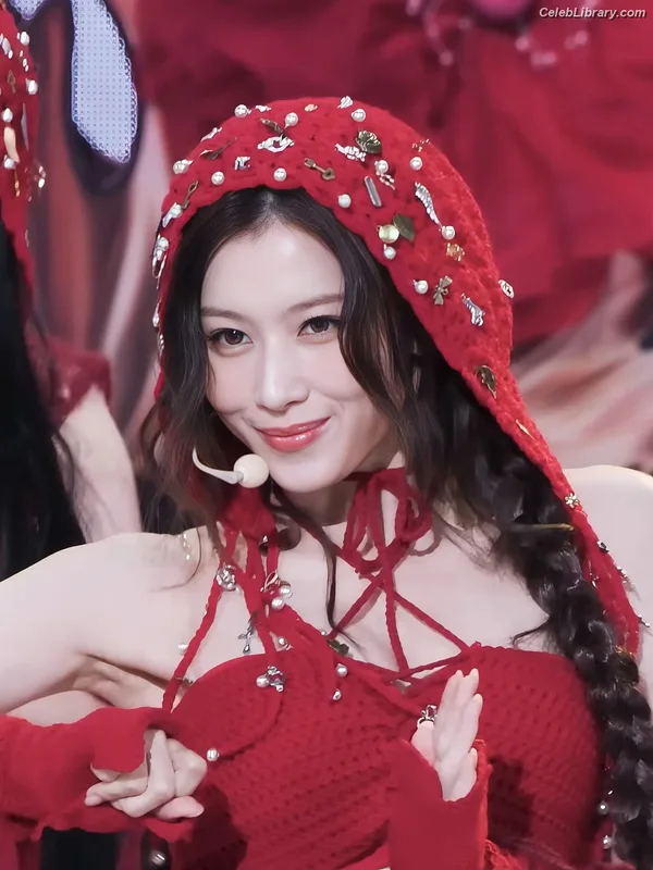 Minatozaki Sana (TWICE) photo 14 of 1069