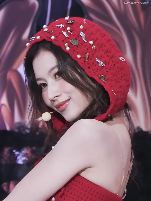Minatozaki Sana (TWICE) photo 16 of 1069
