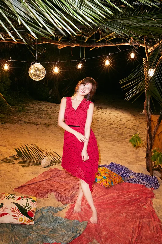 Minatozaki Sana (TWICE) photo 17 of 1069