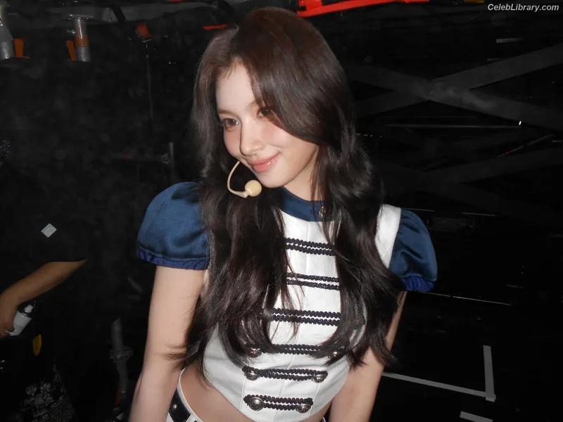Minatozaki Sana (TWICE) photo 22 of 1069