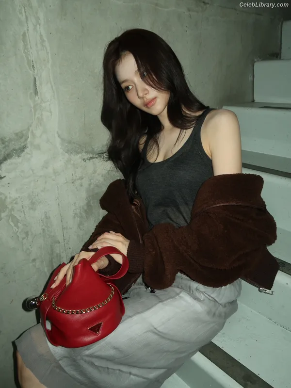 Minatozaki Sana (TWICE) photo 9 of 1069