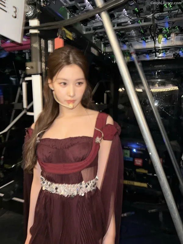 Minatozaki Sana (TWICE) photo 13 of 1069