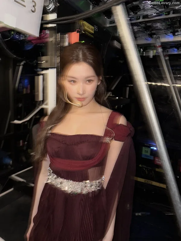 Minatozaki Sana (TWICE) photo 16 of 1069