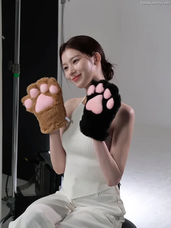 Minatozaki Sana (TWICE) photo 24 of 1069