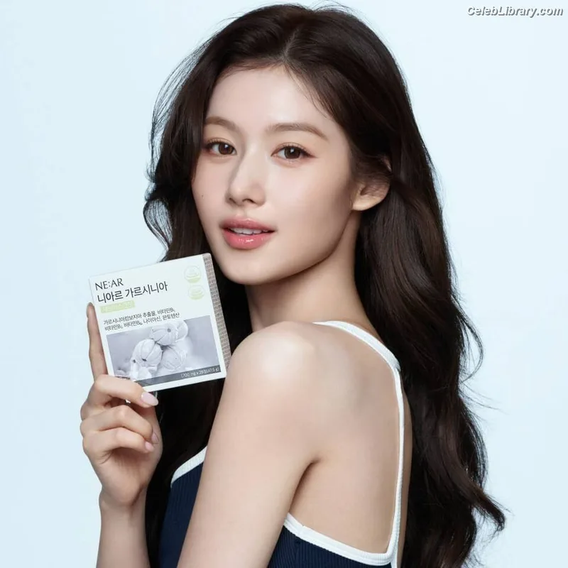Minatozaki Sana (TWICE) photo 5 of 1069