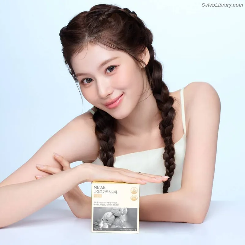 Minatozaki Sana (TWICE) photo 6 of 1069