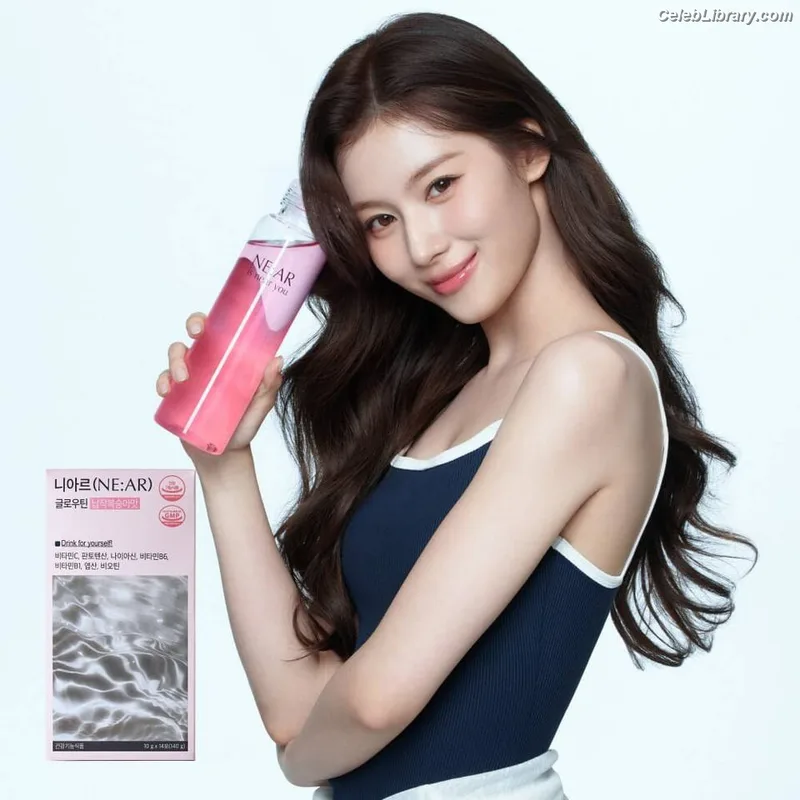 Minatozaki Sana (TWICE) photo 7 of 1069