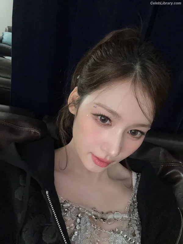 Minatozaki Sana (TWICE) photo 3 of 1069