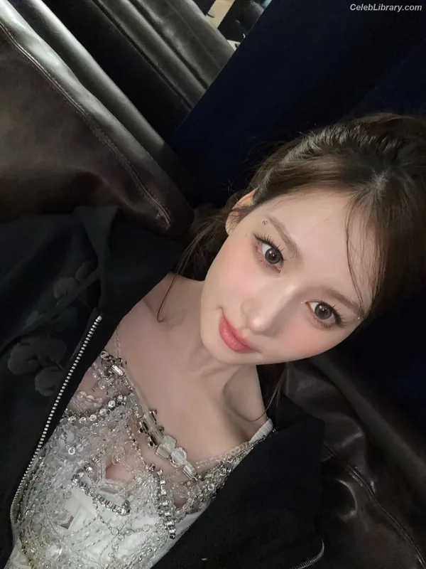 Minatozaki Sana (TWICE) photo 11 of 1069