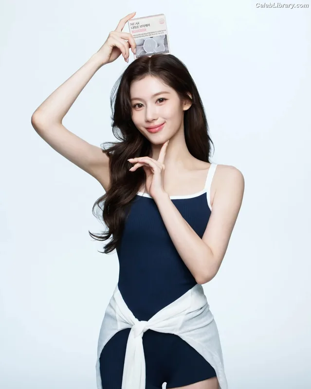 Minatozaki Sana (TWICE) photo 23 of 1069
