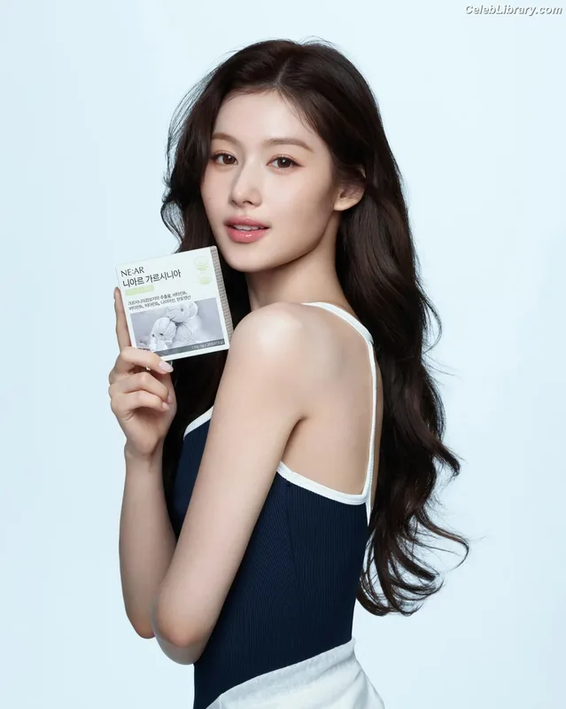 Minatozaki Sana (TWICE) photo 24 of 1069