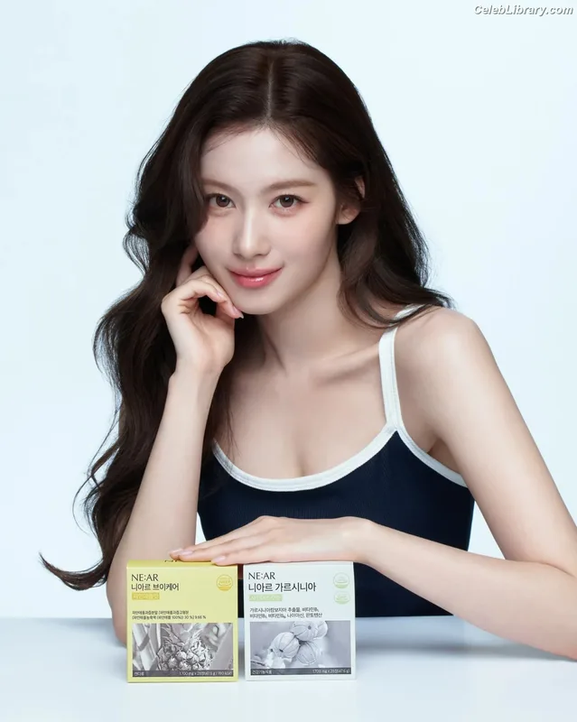 Minatozaki Sana (TWICE) photo 1 of 1069