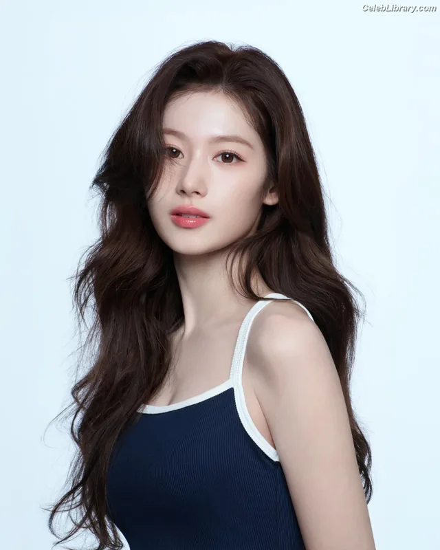 Minatozaki Sana (TWICE) photo 4 of 1069