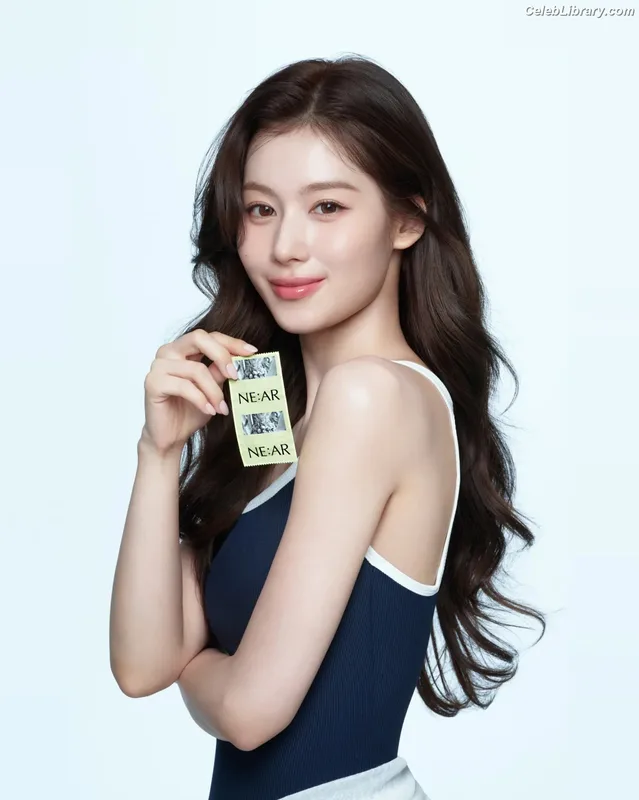 Minatozaki Sana (TWICE) photo 6 of 1069