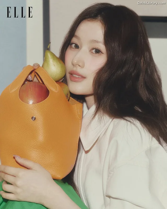 Minatozaki Sana (TWICE) photo 8 of 1069