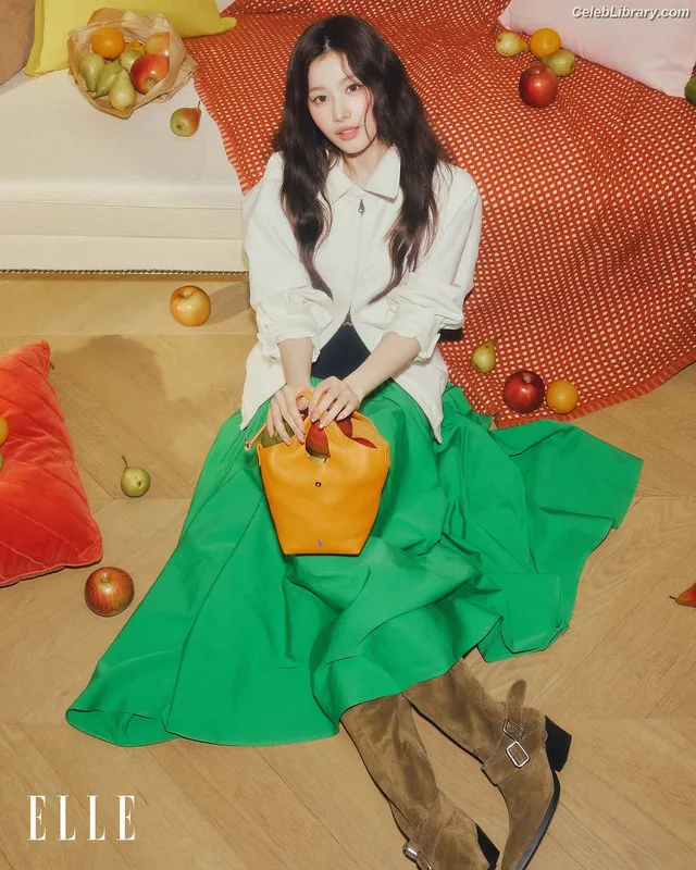 Minatozaki Sana (TWICE) photo 9 of 1069