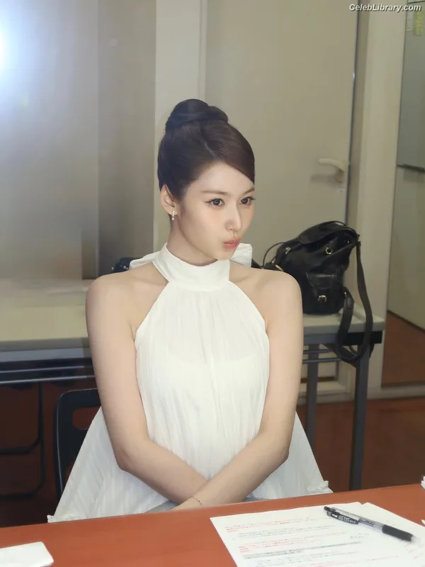 Minatozaki Sana (TWICE) photo 10 of 1069