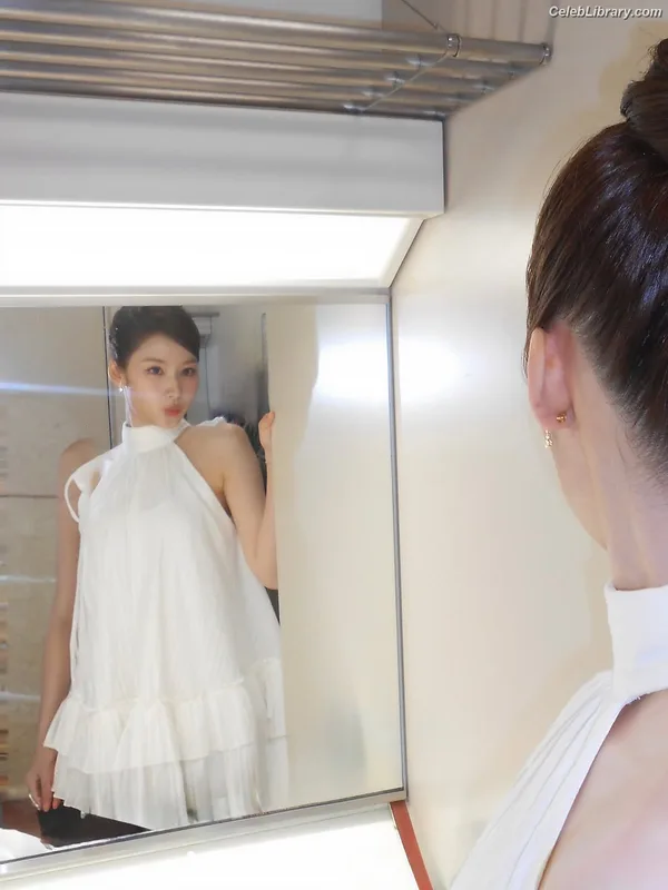 Minatozaki Sana (TWICE) photo 13 of 1069