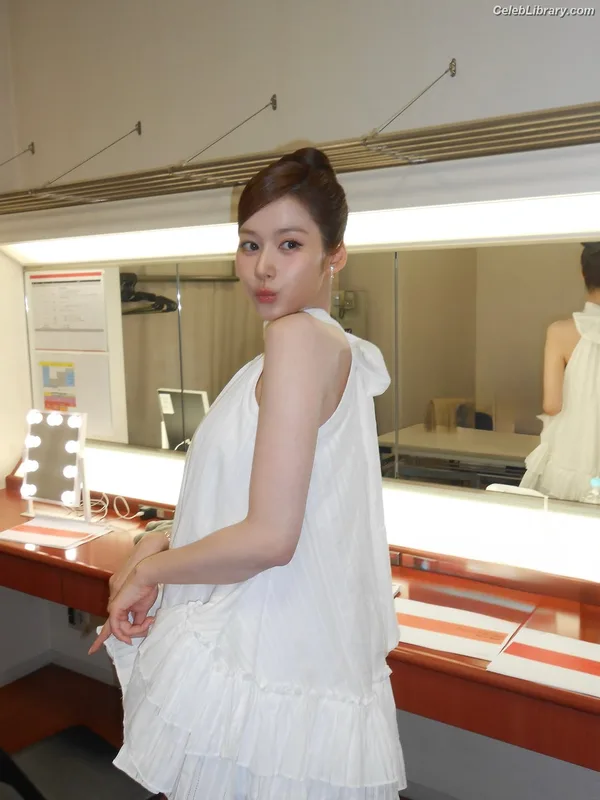 Minatozaki Sana (TWICE) photo 22 of 1069