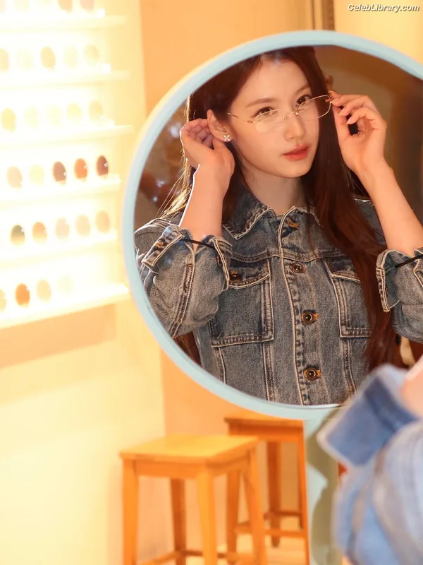 Minatozaki Sana (TWICE) photo 13 of 1069