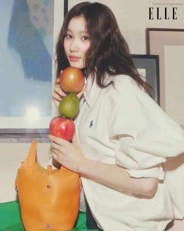 Minatozaki Sana (TWICE) photo 15 of 1069