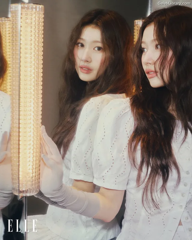 Minatozaki Sana (TWICE) photo 20 of 1069