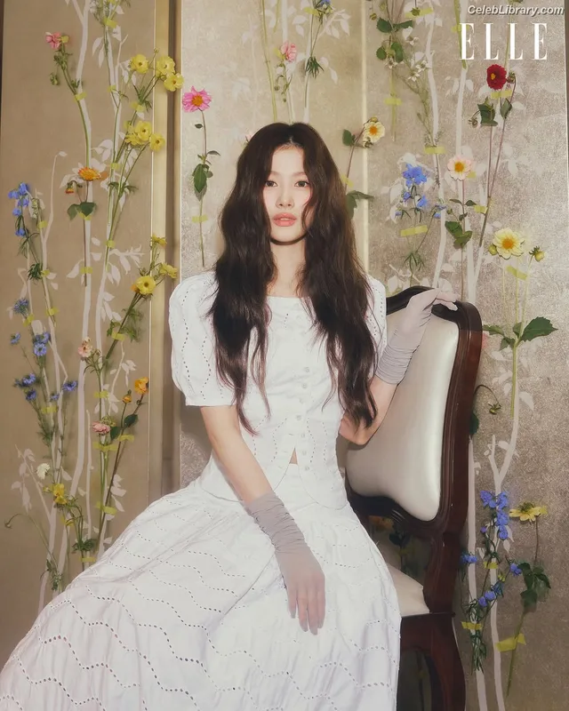 Minatozaki Sana (TWICE) photo 23 of 1069