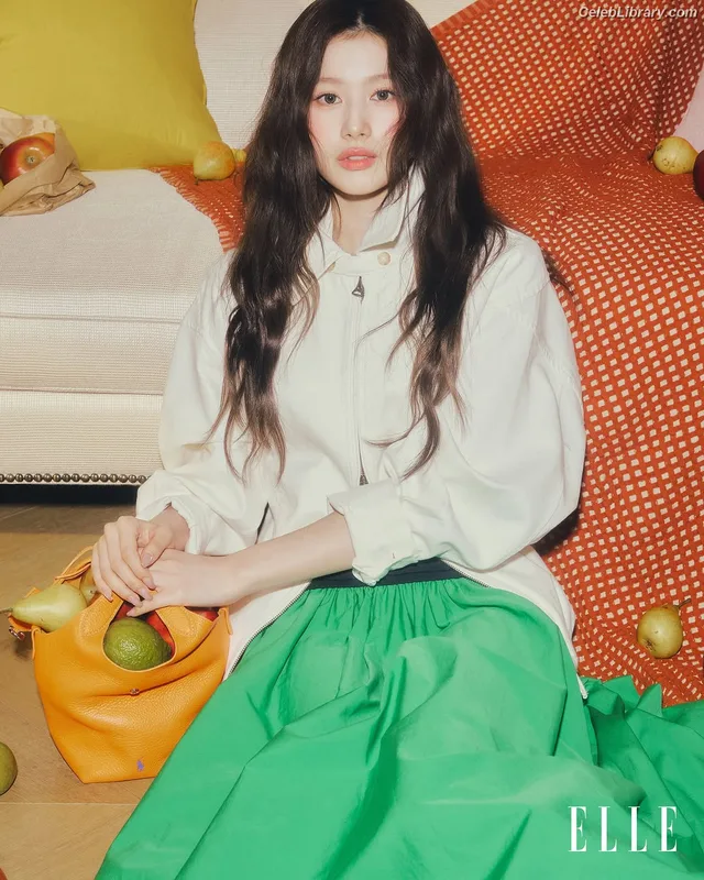 Minatozaki Sana (TWICE) photo 2 of 1069