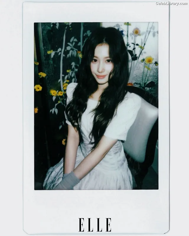 Minatozaki Sana (TWICE) photo 3 of 1069