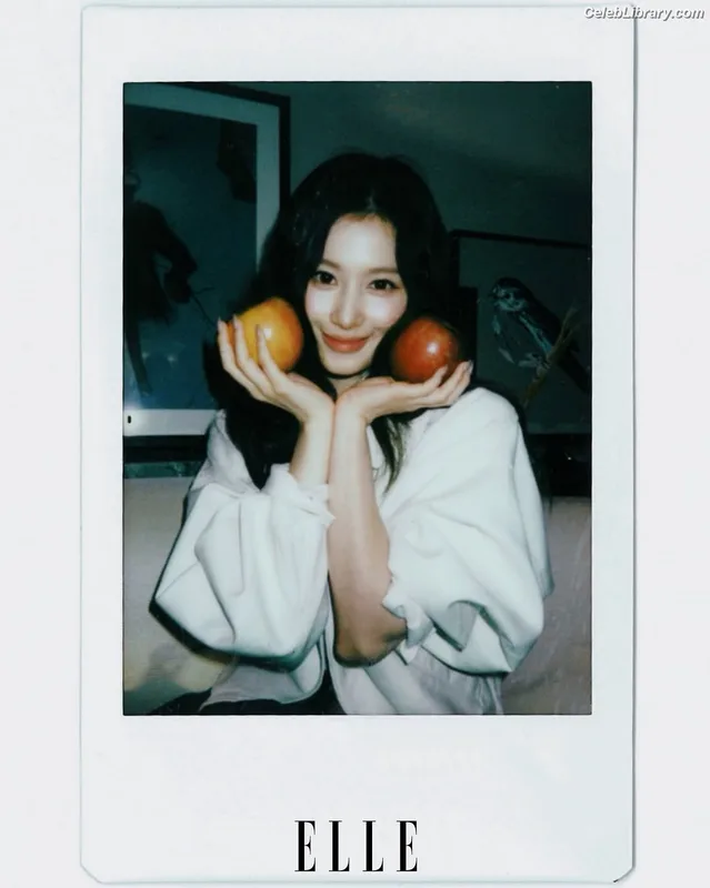 Minatozaki Sana (TWICE) photo 9 of 1069