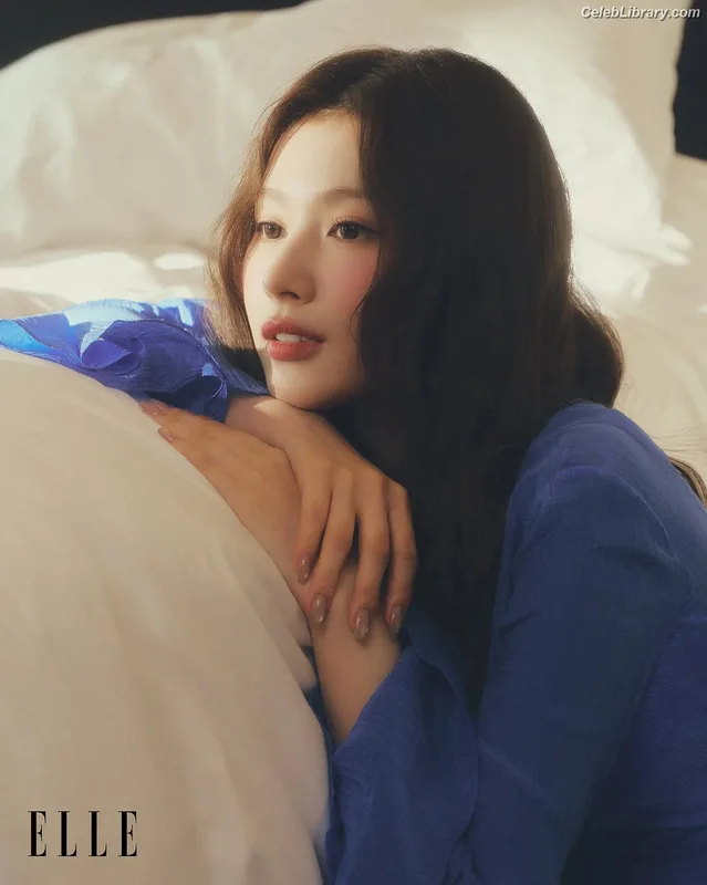 Minatozaki Sana (TWICE) photo 10 of 1069