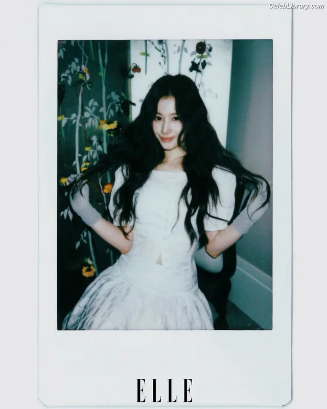 Minatozaki Sana (TWICE) photo 14 of 1069