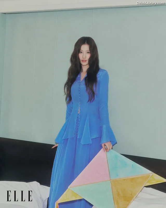 Minatozaki Sana (TWICE) photo 15 of 1069