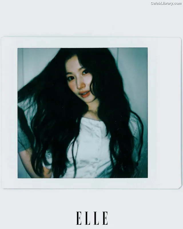 Minatozaki Sana (TWICE) photo 17 of 1069