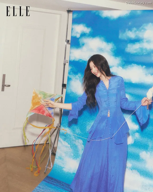 Minatozaki Sana (TWICE) photo 19 of 1069