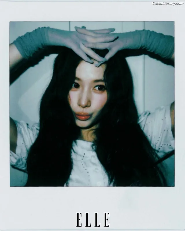Minatozaki Sana (TWICE) photo 20 of 1069