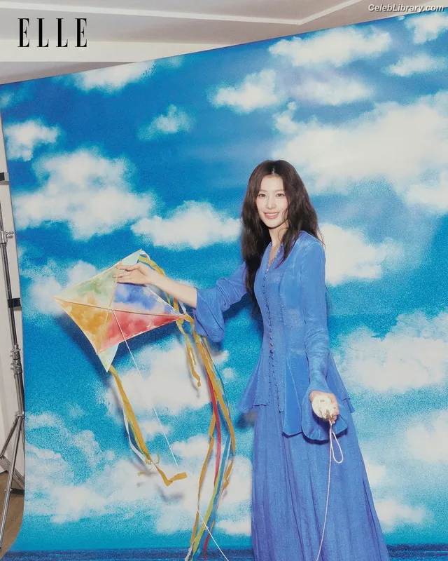 Minatozaki Sana (TWICE) photo 5 of 1069