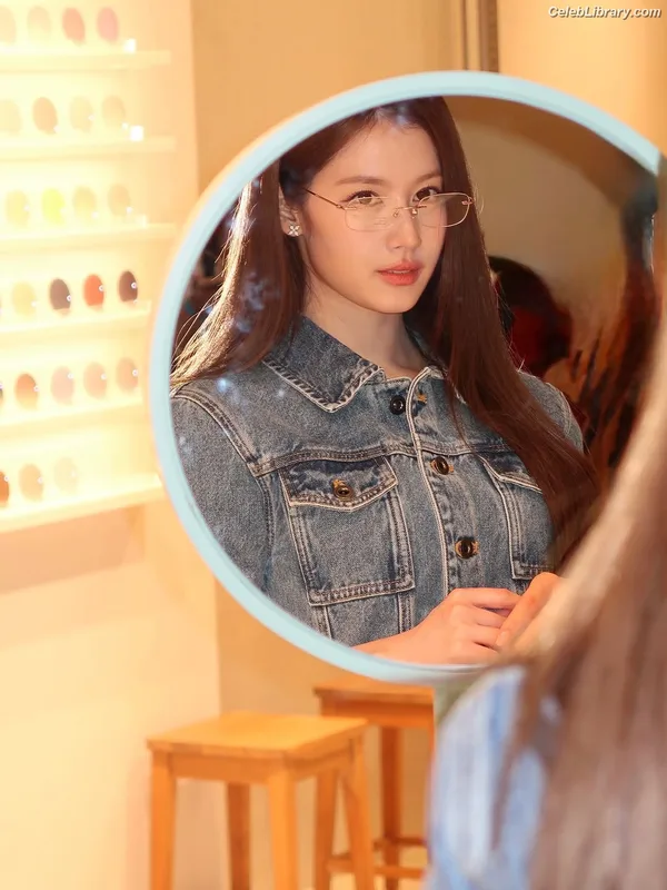 Minatozaki Sana (TWICE) photo 6 of 1069
