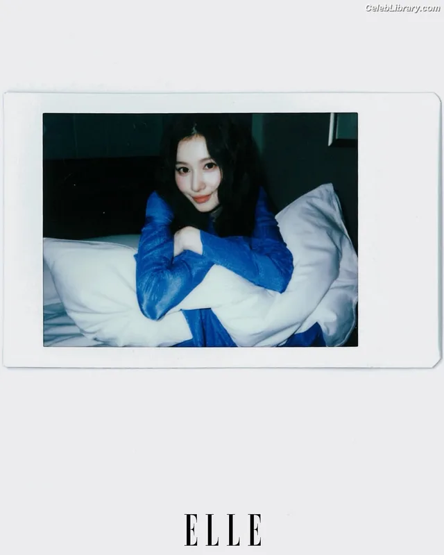 Minatozaki Sana (TWICE) photo 7 of 1069