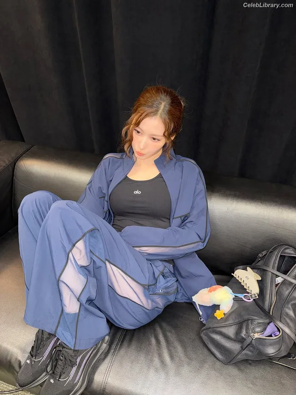 Minatozaki Sana (TWICE) photo 8 of 1069