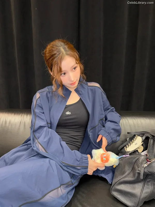 Minatozaki Sana (TWICE) photo 13 of 1069