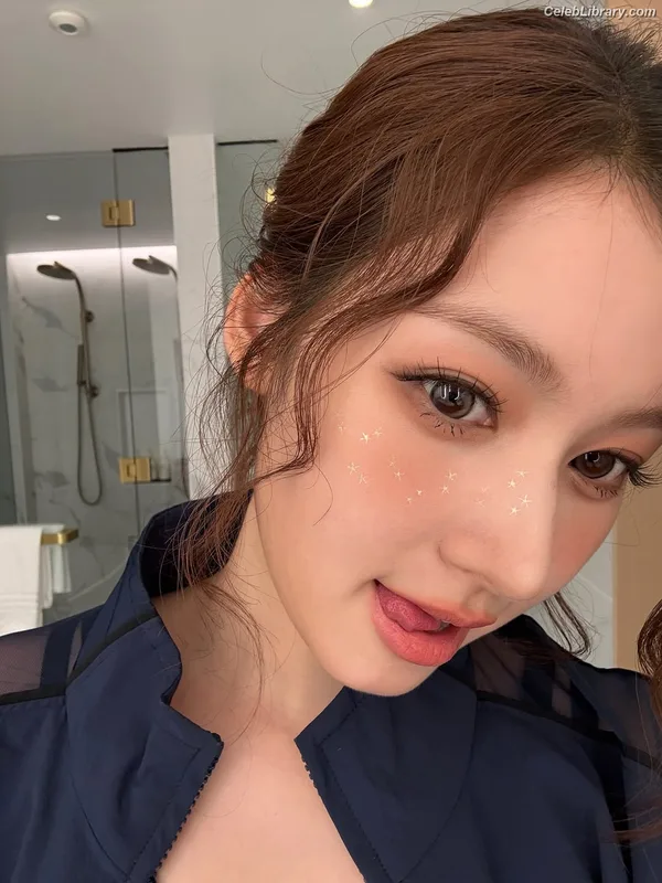 Minatozaki Sana (TWICE) photo 18 of 1069