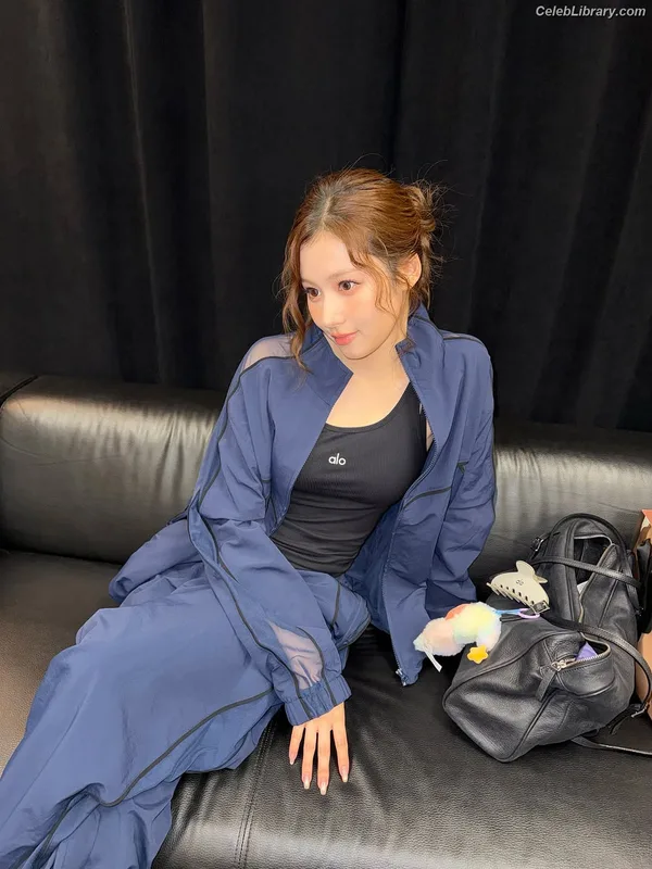 Minatozaki Sana (TWICE) photo 24 of 1069