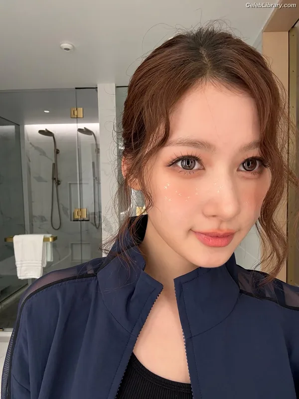 Minatozaki Sana (TWICE) photo 1 of 1069