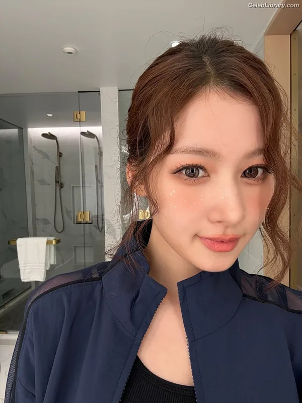 Minatozaki Sana (TWICE) photo 3 of 1069