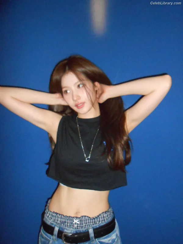Minatozaki Sana (TWICE) photo 5 of 1069