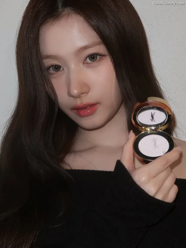 Minatozaki Sana (TWICE) photo 8 of 1069